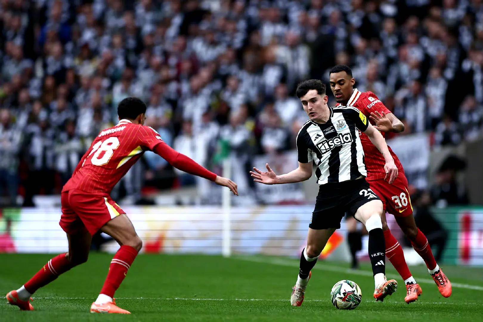 开云体育官网 -关键时刻突围战来临，纽卡斯尔围绕西甲队长鼓劲，压力陡增，临场指挥获称赞的简单介绍